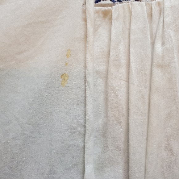 Selling Beautiful Women's Blue & White Long Sleeved Top with Floral Design - Picture 10 of 10